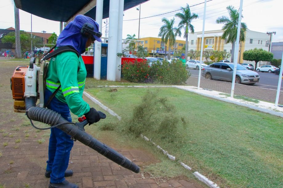 22 espaços públicos recebem limpeza e roçada em Três Lagoas
