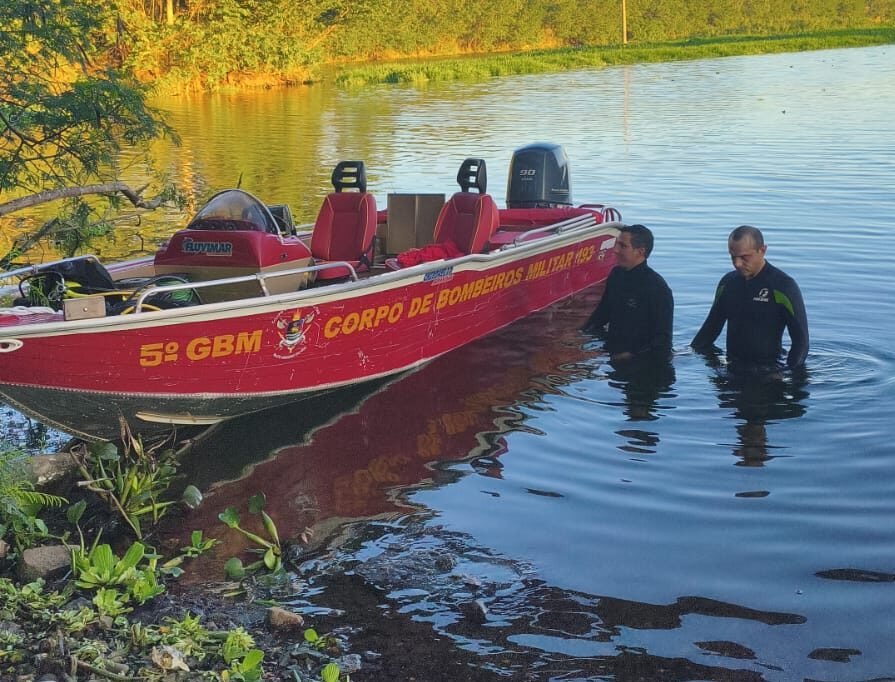 Rio Parana recebe buscas apos crianca afogar em Tres Lagoas
