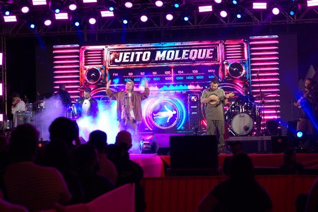 Com muito pagode, Jeito Moleque agita e transforma a 36ª Festa do Folclore