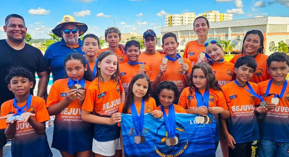 Equipe de Natação da SEJUVEL brilha em Torneio na cidade de Votuporanga e garante medalhas