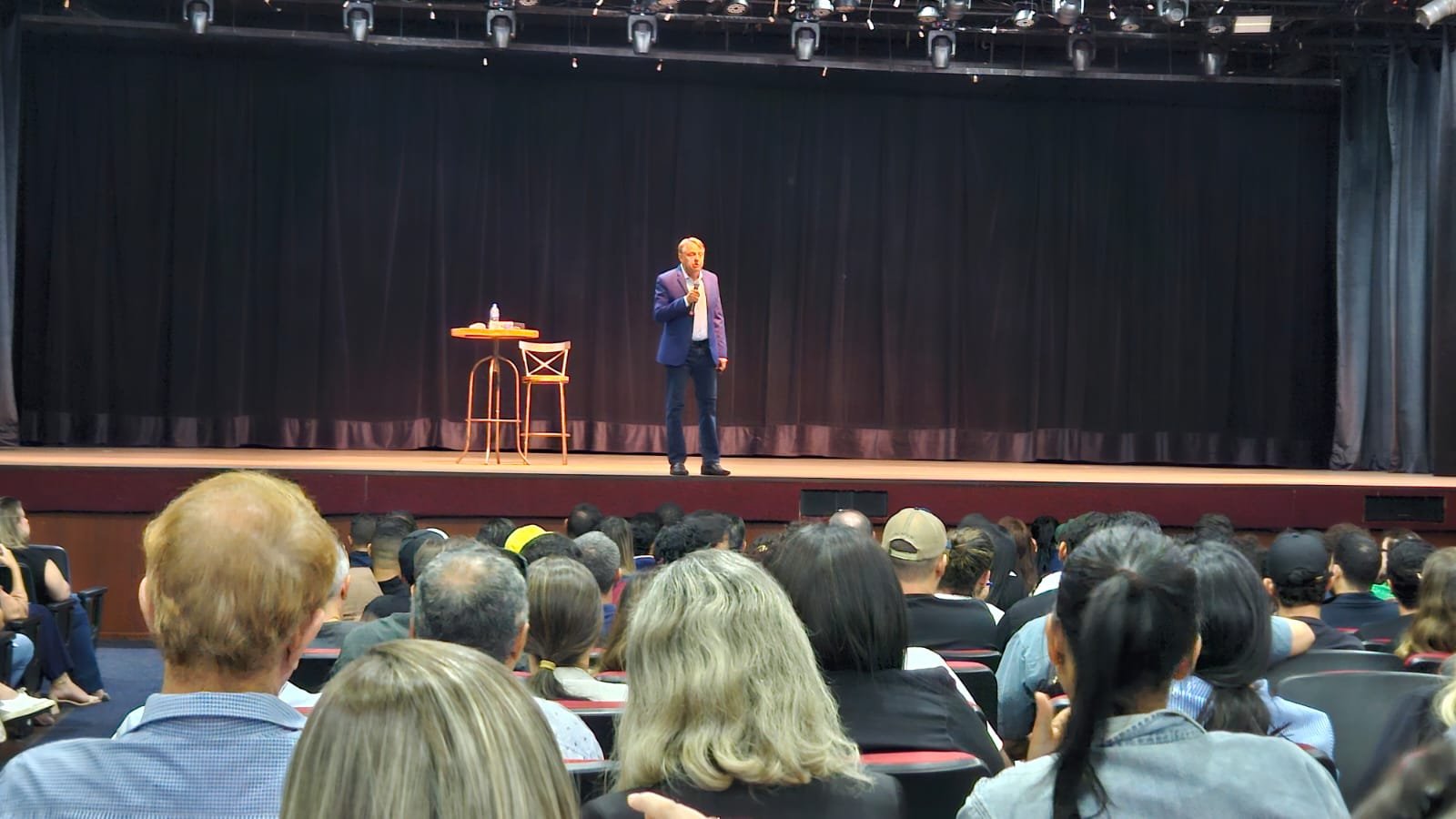 Especialista Eduardo Tevah ministra palestra sobre vendas para o Grupo RCN em Campo Grande