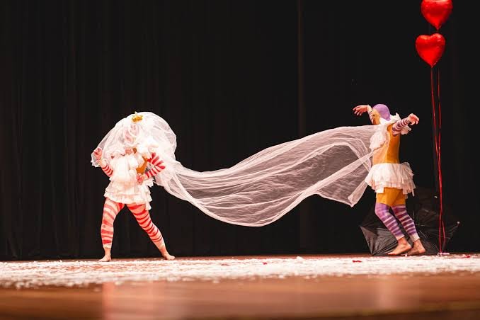 Espetáculo Fiu Fiu traz teatro e dança para a Praça Ramez Tebet