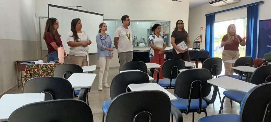 Assistentes sociais e psicólogos dos seis CRAS participam de debate sobre Acompanhamento Familiar
