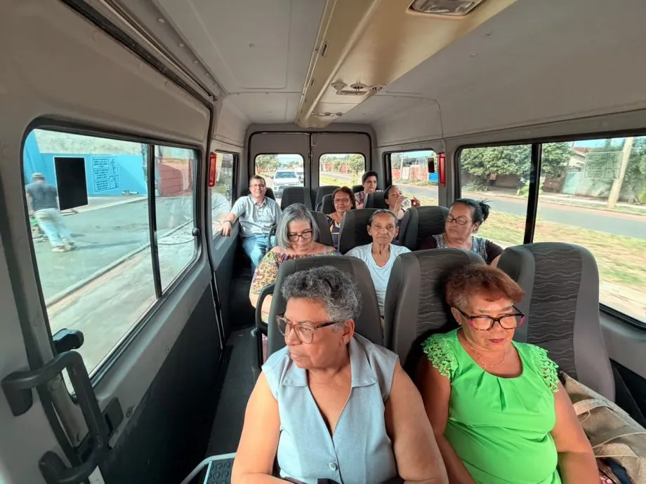 Van municipal volta a buscar pacientes da Rede Feminina em Três Lagoas