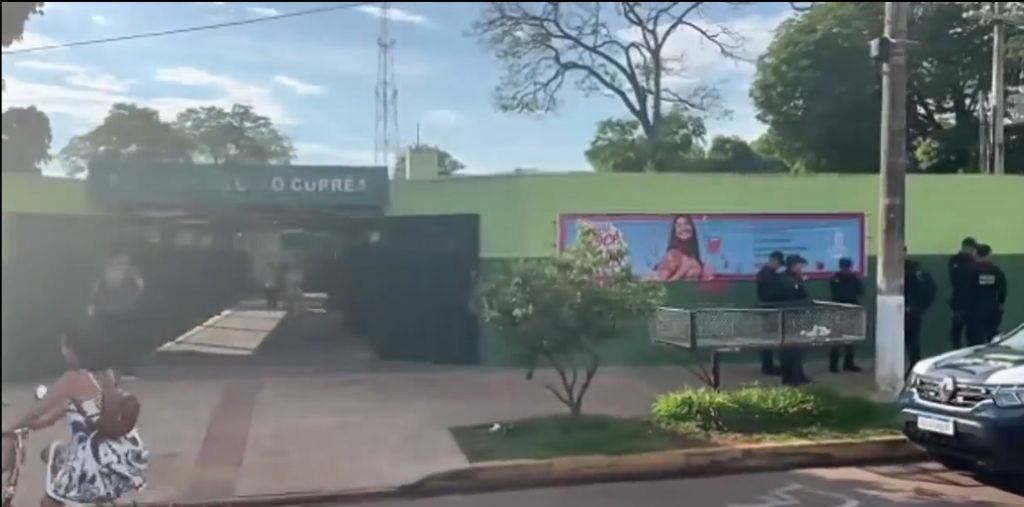 Escola Dom Aquino Corrêa sofre com queda de luz e chuva em Três Lagoas