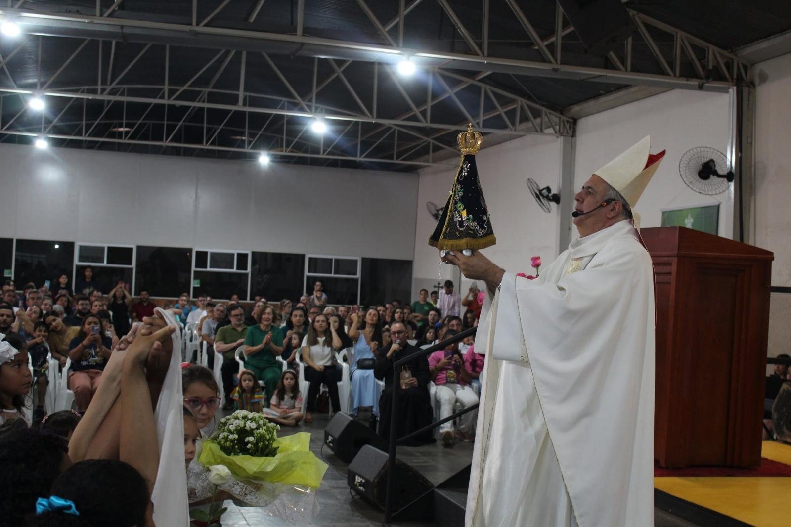Paróquia Nossa Senhora Aparecida realiza quatro missas nesta segunda-feira em Três Lagoas