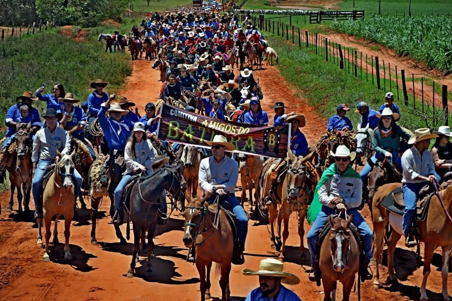 Mais de 8 mil pessoas celebram tradição na 19ª Cavalgada do Arapuá em Três Lagoas
