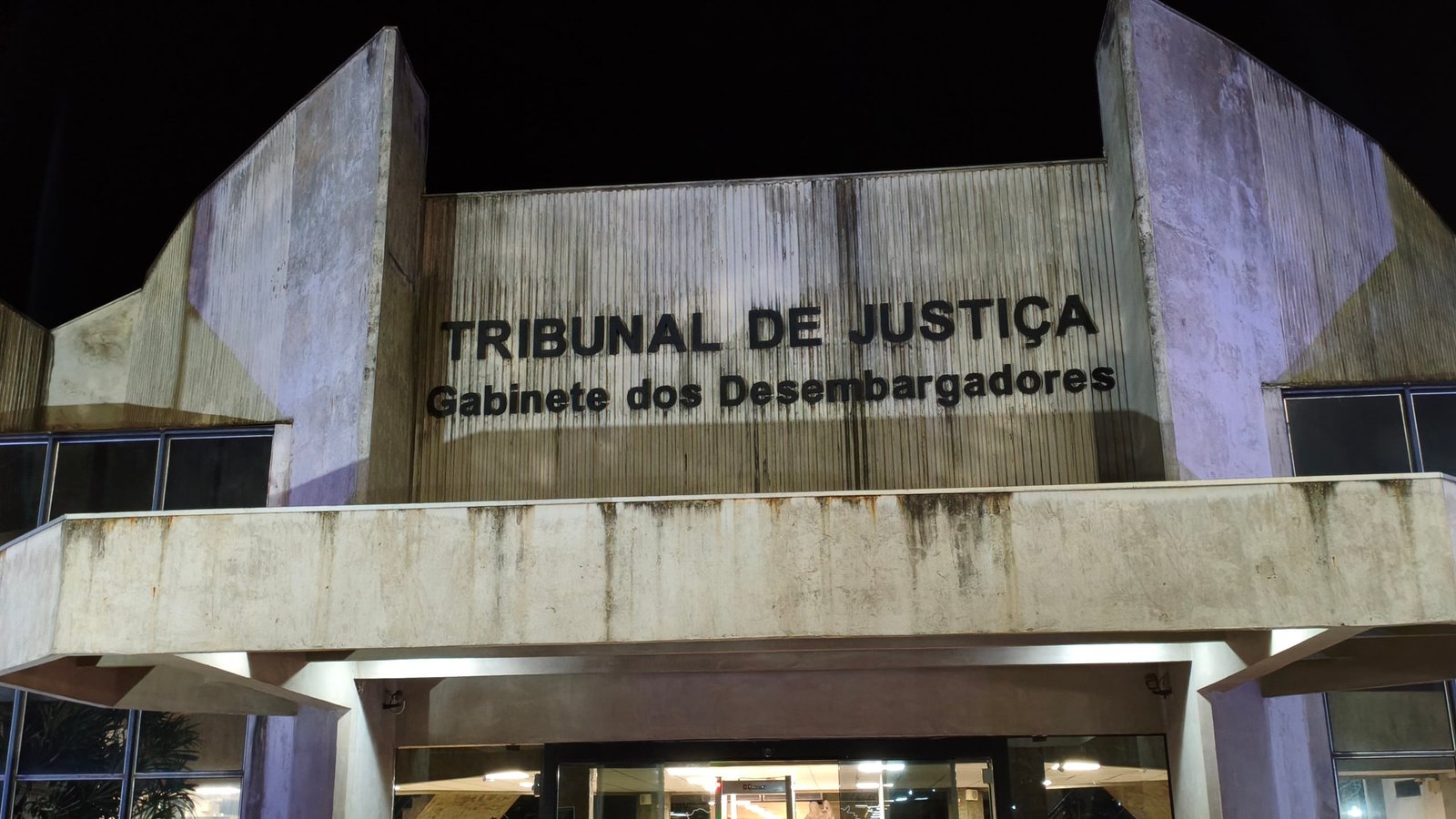 Pena por estelionato de pastor que prometia curar cicatrizes por orações é confirmada no TJMS