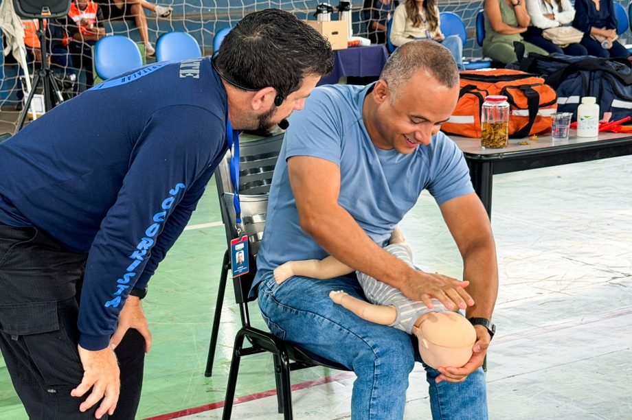 Prefeitura investe em segurança escolar e capacita 900 profissionais da Educação em treinamento de primeiros socorros