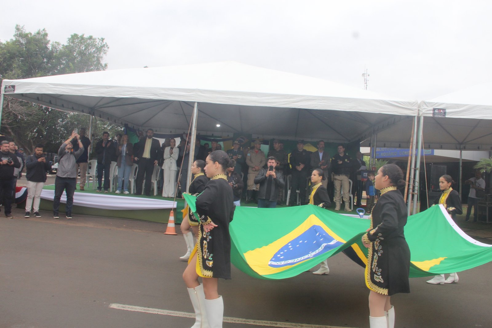 Apesar do frio, público lota Orla da Lagoa Maior para celebrar o 7 de Setembro em Três Lagoas