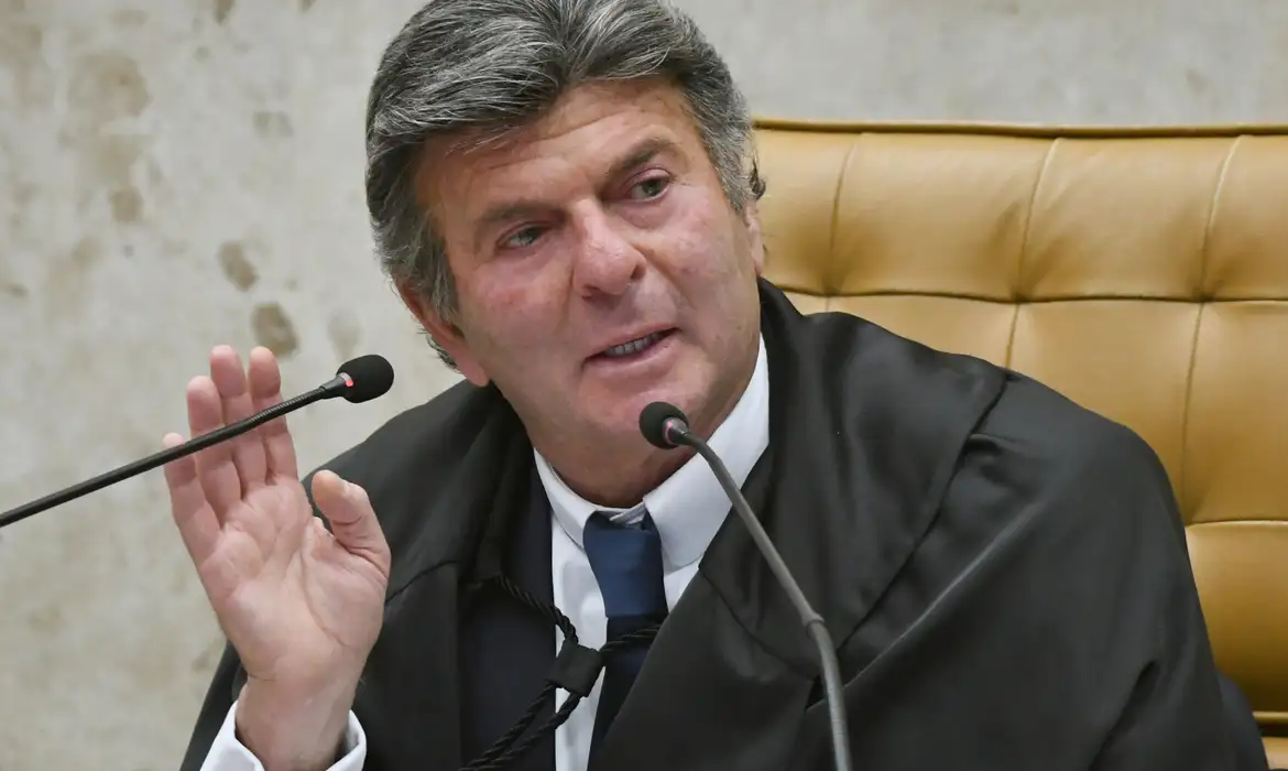 STF derruba decisão de Dino e manda remover fake news sobre Padroeira