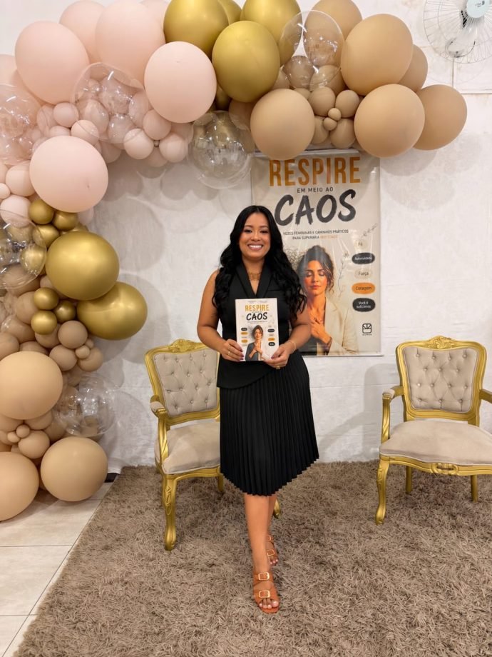 Escritora de Três Lagoas lança livro no Salão de Vidro