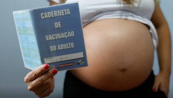 55% das gestantes se vacinaram contra a covid-19 no Brasil em 2025