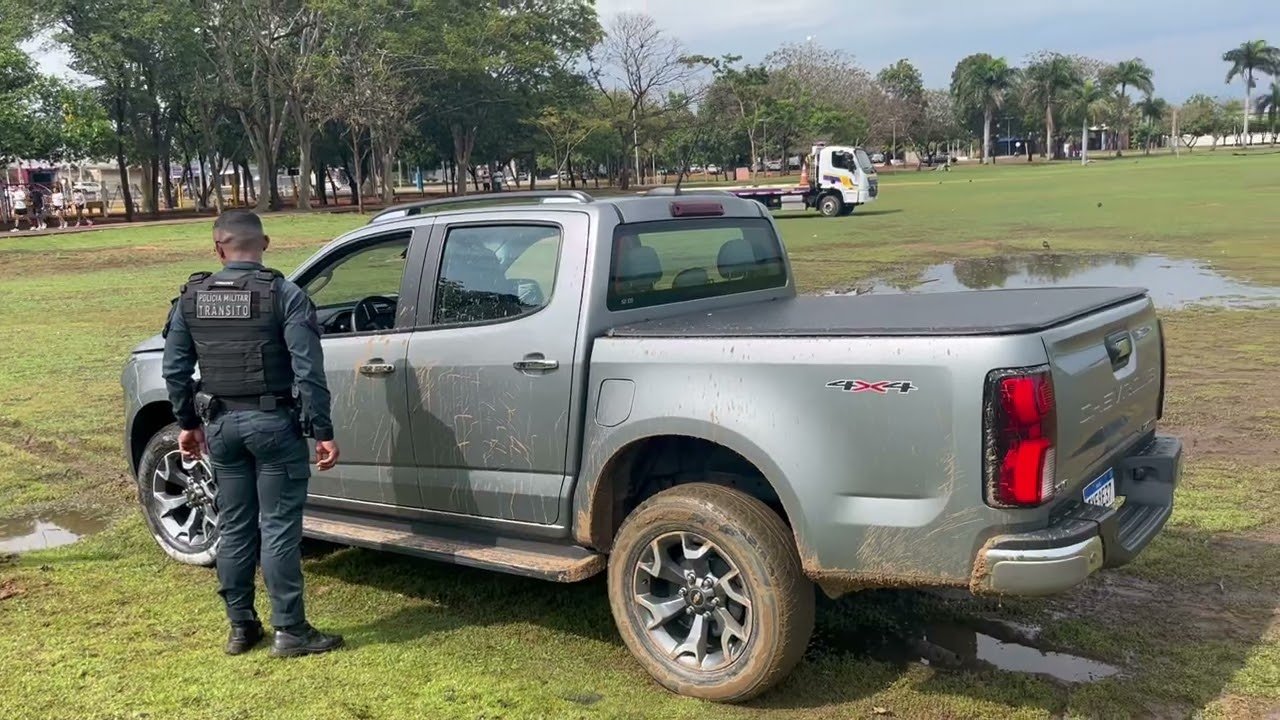 Veículo é encontrado em área de pedestres na Lagoa Maior e motorista é encaminhado ao Pronto-Socorro