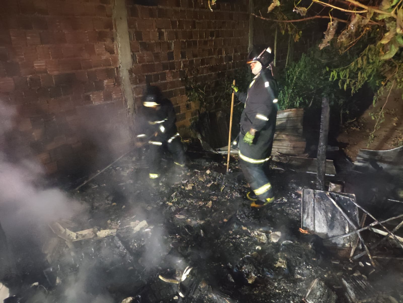 Incêndio destrói barraco na Rua dos Bem-te-vis em Três Lagoas