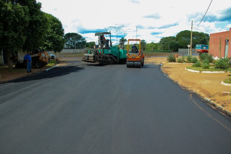 Avenida Rafael de Haro recebe mais de 1,5km de recapeamento asfáltico