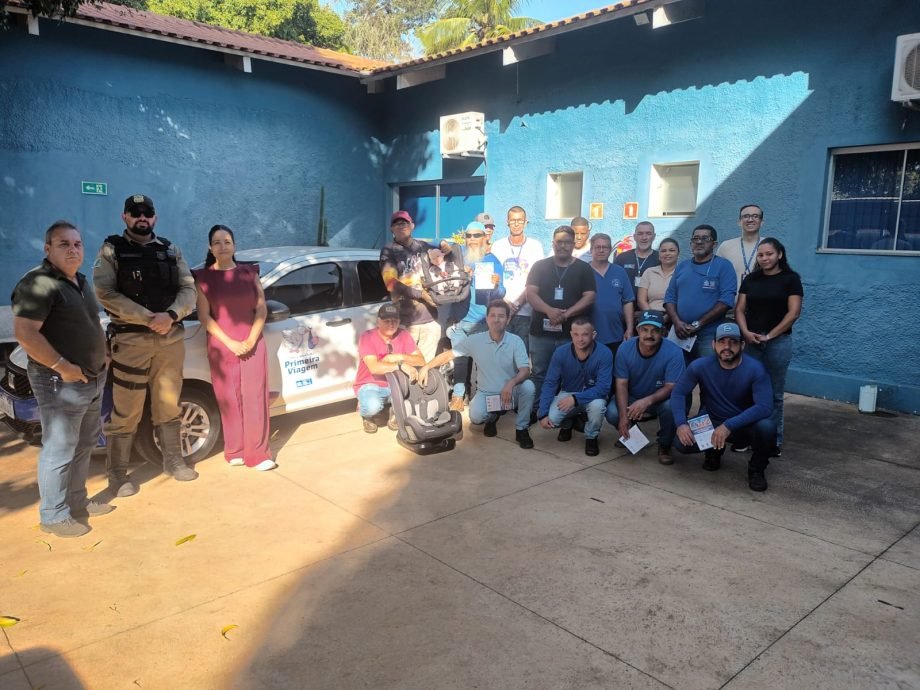 O DEPTRAN promove palestra a motoristas da Assistência Social sobre o transporte seguro de bebês