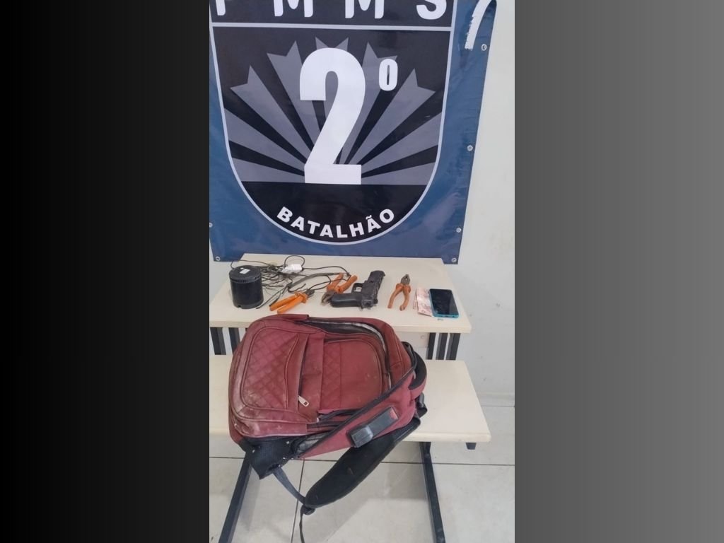 Rádio Patrulha prende homem por furto de fios em praça de Três Lagoas