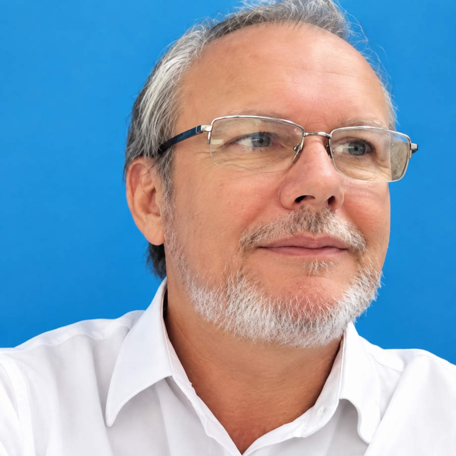 Escritor Paulo Sérgio Rosseto comanda roda de conversa na Biblioteca Municipal