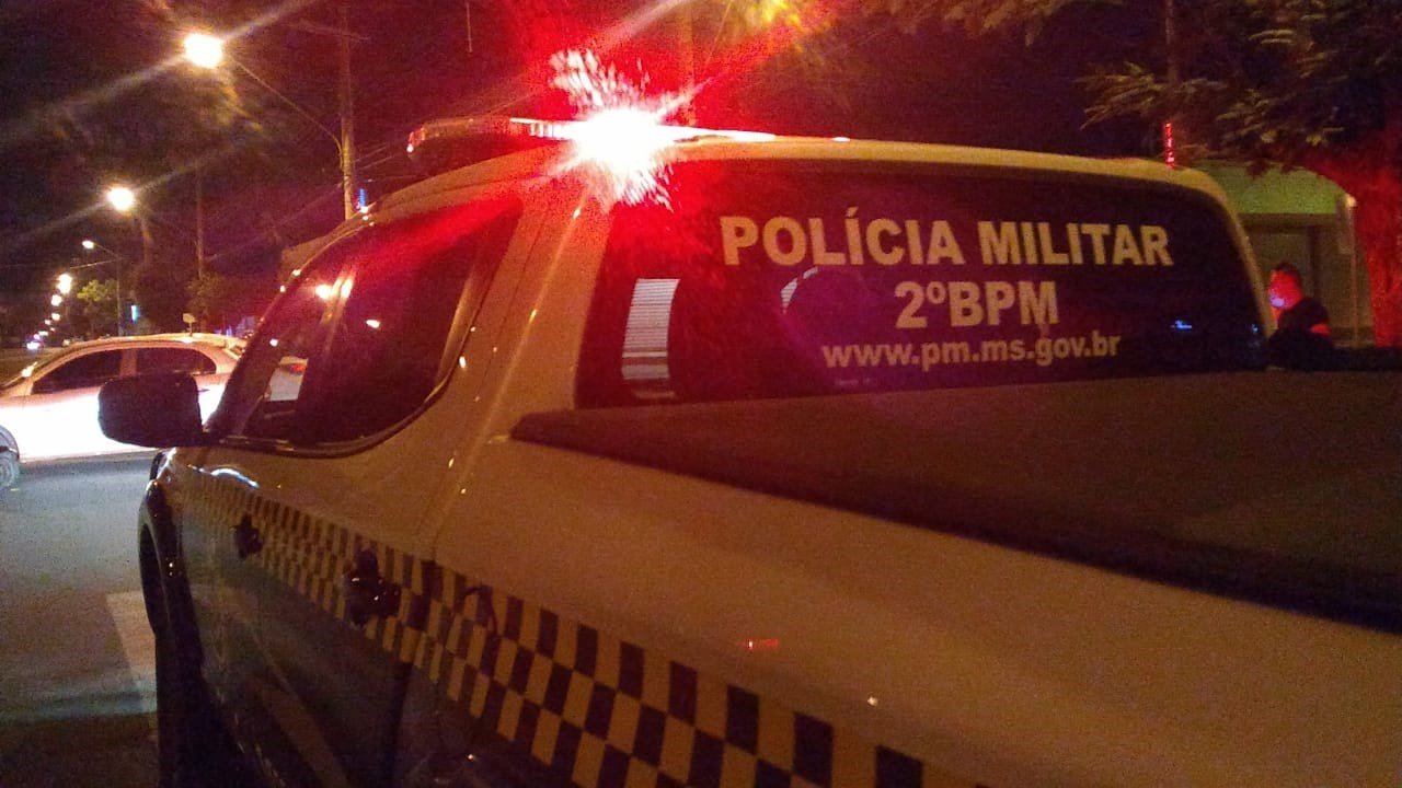 Homem é perseguido e atingido por quatro tiros após se recusar a entregar celular na Vila Haro