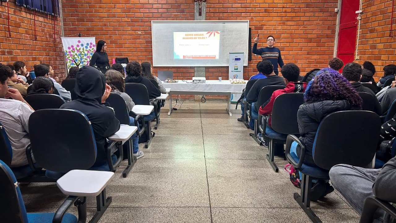 Adolescentes debatem saúde mental e redes sociais no Gerando Futuro