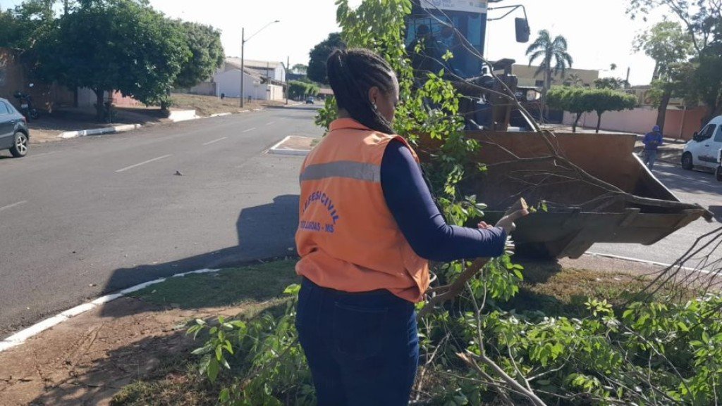 Defesa Civil e equipes municipais atuam após tempestade em Três Lagoas
