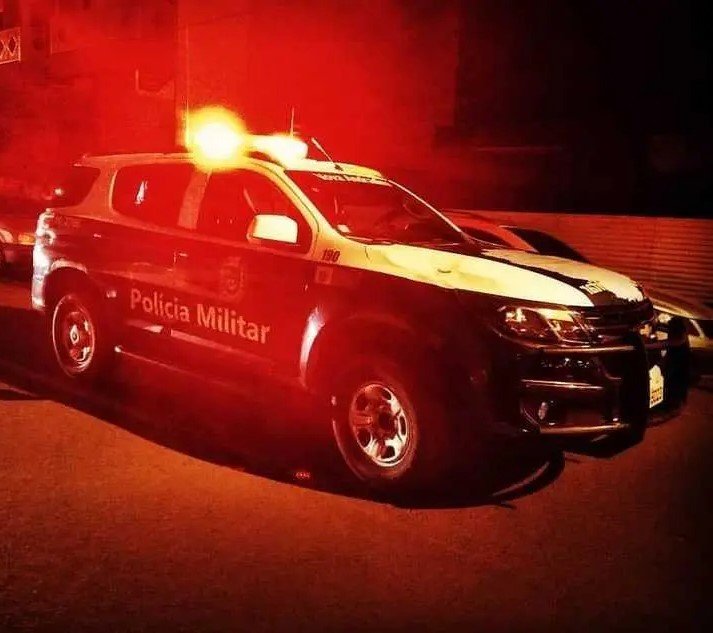 Homem de 49 anos é detido após ameaçar ex-companheira e filho e empreender fuga em alta velocidade em Três Lagoas