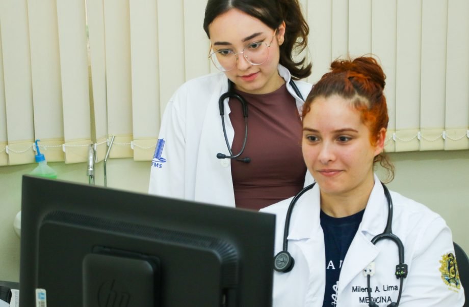 Clínica-Escola da UFMS expande atendimento via SUS com novas especialidades em parceria com a SMS