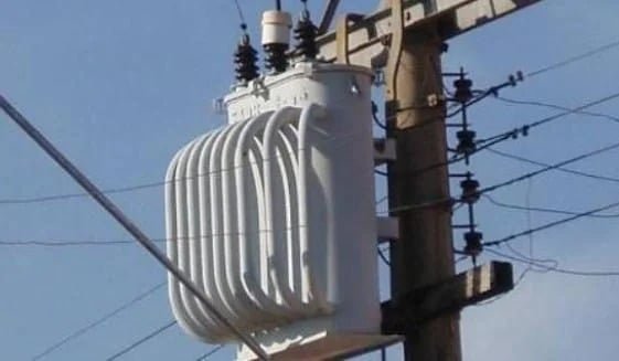 Pássaro causa falha em transformador e deixa região central de Três Lagoas sem luz por mais de duas horas