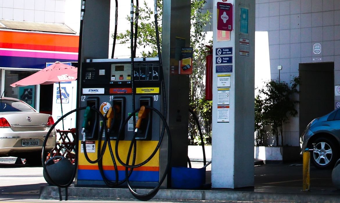Gasolina varia de R$ 6,34 a R$ 6,79 em postos de Três Lagoas
