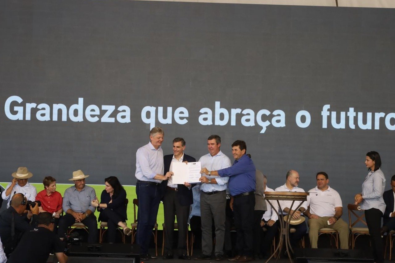 Lançada pedra fundamental da pioneira ferrovia 'short line' em Inocência, MS