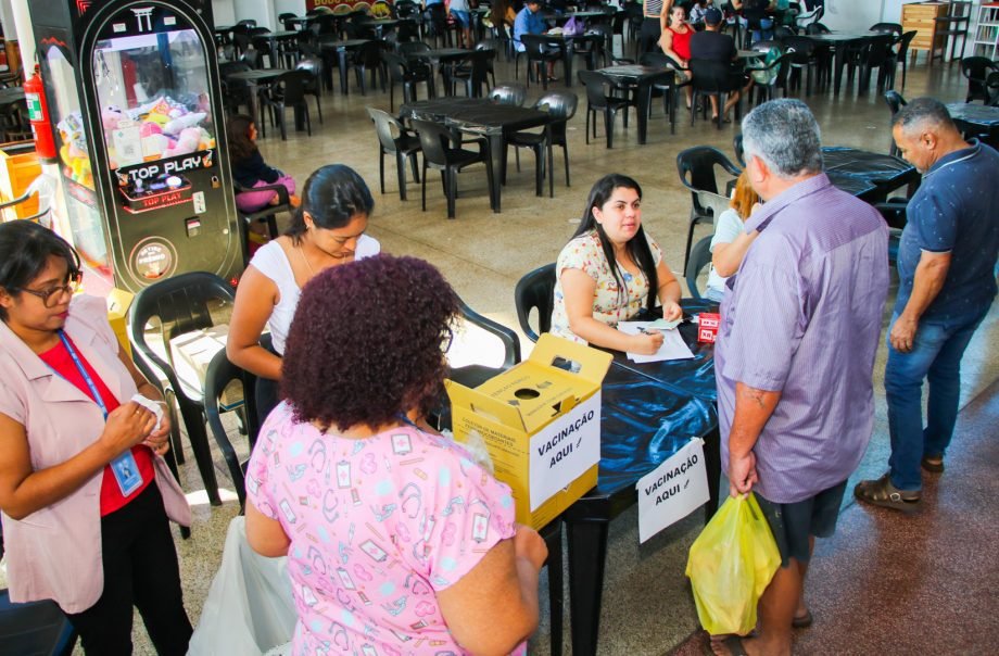 Vacinação contra a gripe será realizada neste sábado (30) na Feira Central com apoio à Campanha do Agasalho