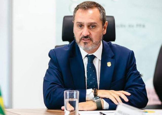 Onze diretores da Polícia Federal entregam cargos após afastamento do diretor-geral