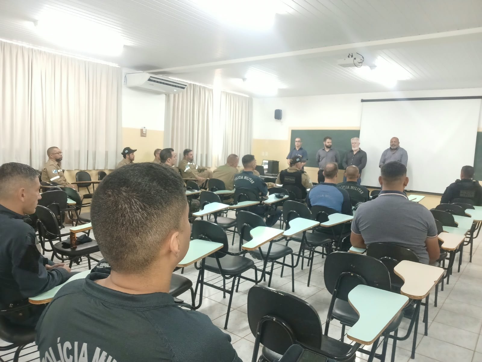 Trinta e cinco agentes de trânsito atualizam conhecimentos em Três Lagoas