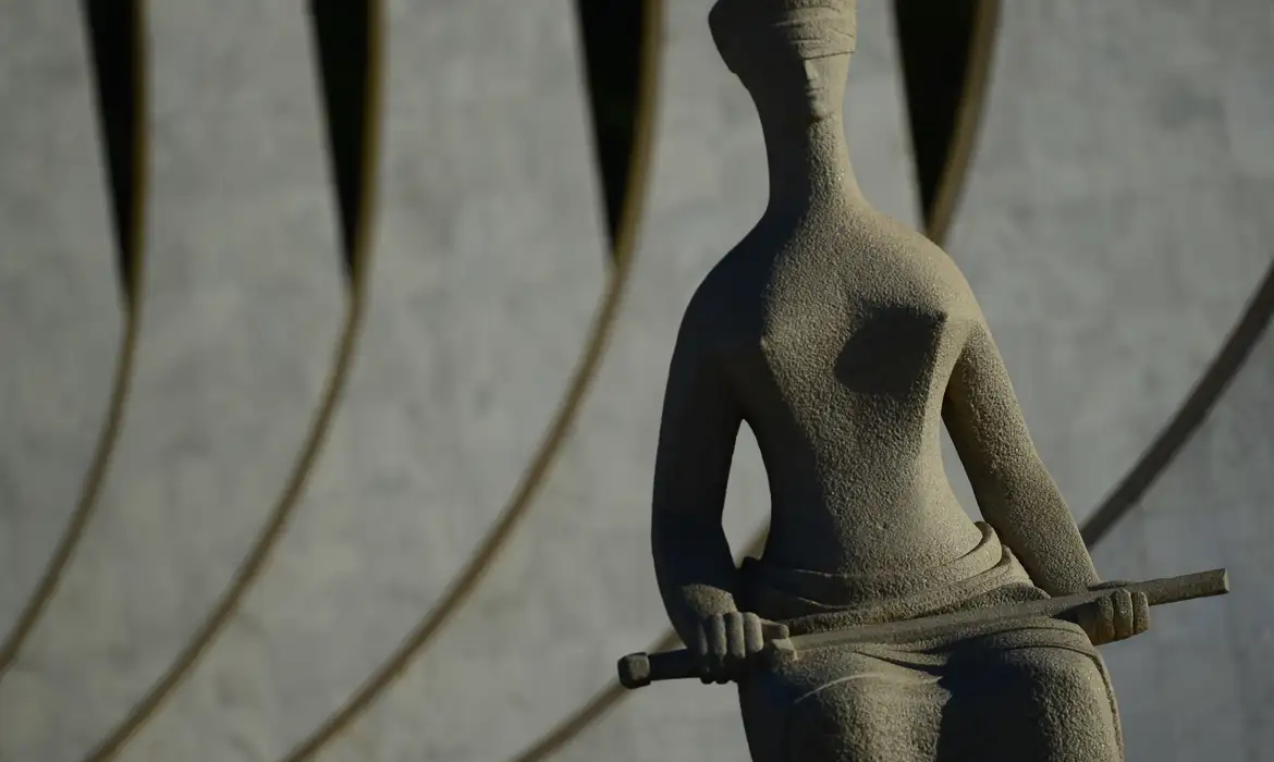 STF garante pagamento do piso salarial nacional a professores temporários