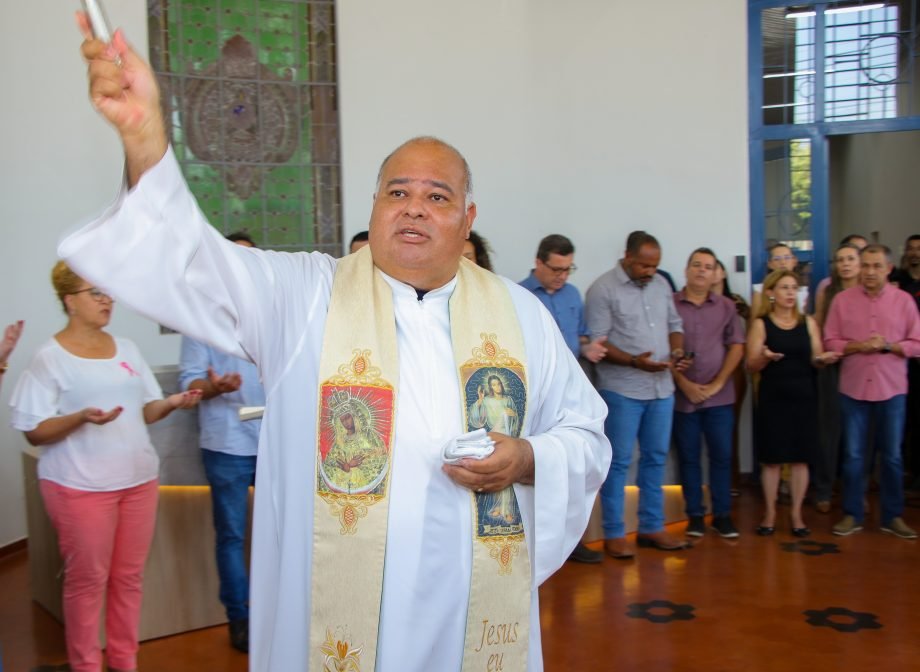 Padre Rogério deixa a UTI e Diocese pede orações pela saúde