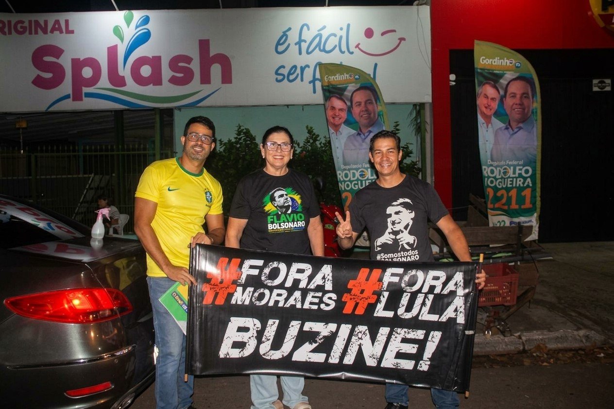 Apoiadores de Lula e Flávio Bolsonaro realizam atos nas ruas de Três Lagoas
