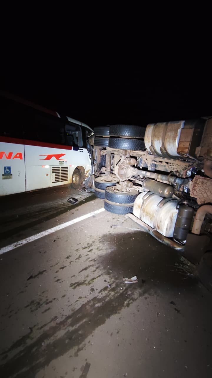 Grave colisão interdita a BR-262 em Três Lagoas, interrompendo o tráfego