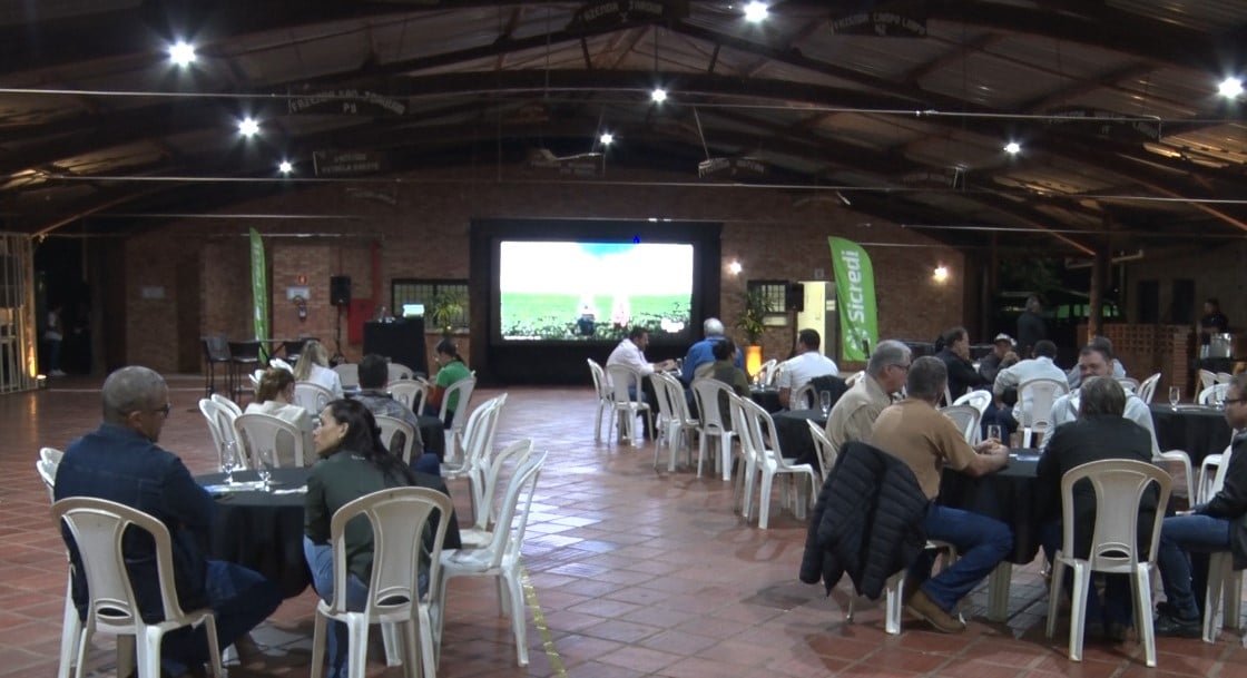 Produtores rurais debatem gestão financeira e crédito no Sicredi