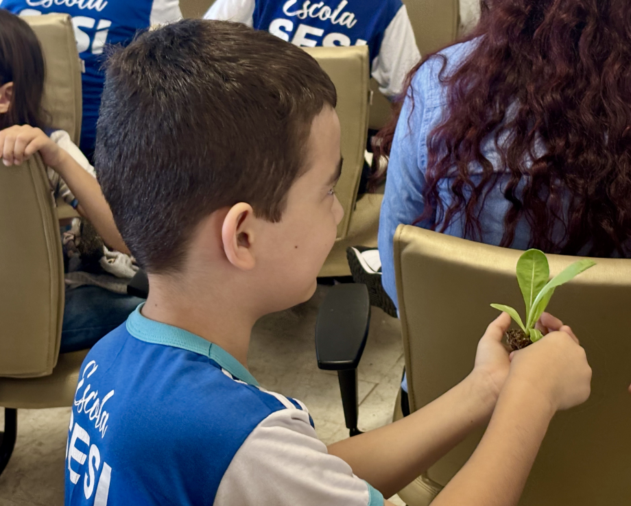 Alunos do SESI Engajam-se em Ação Educativa da 2ª Semana da Agricultura Familiar em Três Lagoas