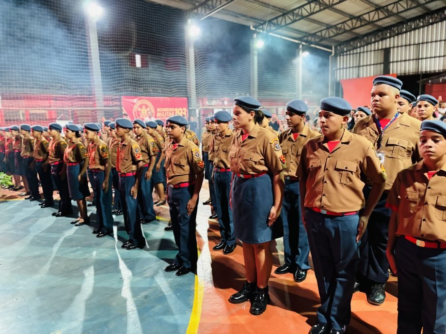 Alunos do Bombeiros do Amanhã recebem certificados de graduação