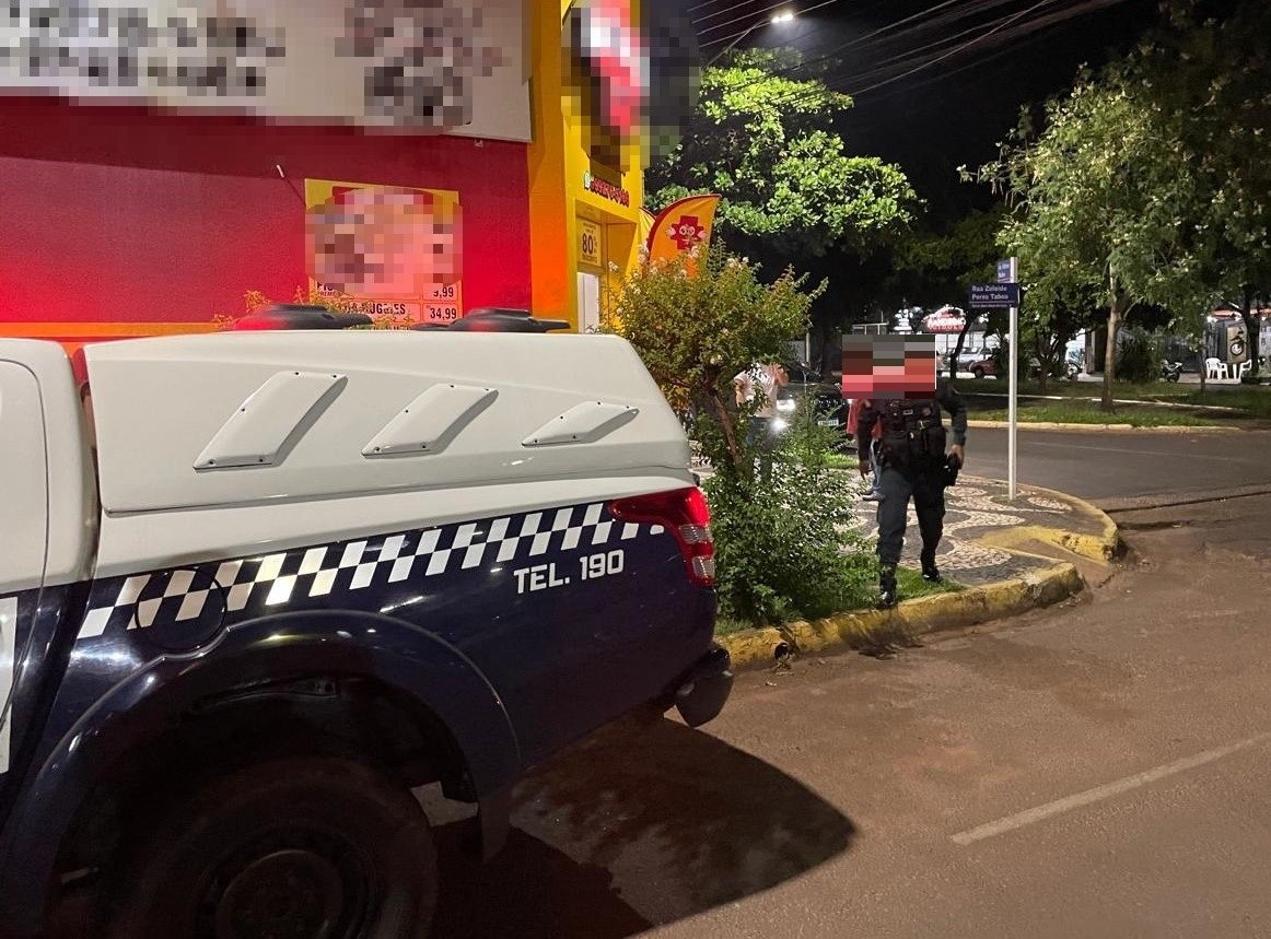 Farmácia no centro de Três Lagoas é alvo de assalto por homem em bicicleta elétrica