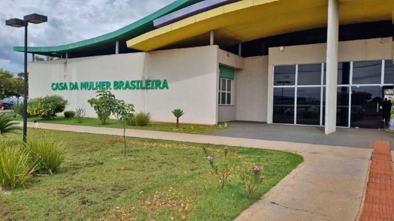 Homem é preso em Campo Grande após agredir namorada e efetuar disparos próximos a ela