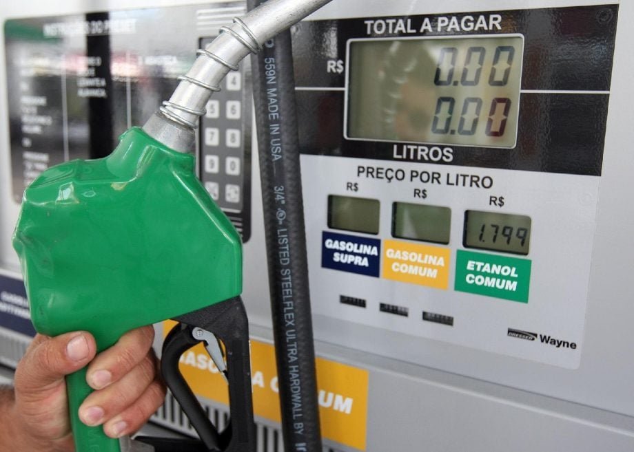 Gasolina a R$ 6,55 e alta de 4,48% no diesel S10 movimentam postos