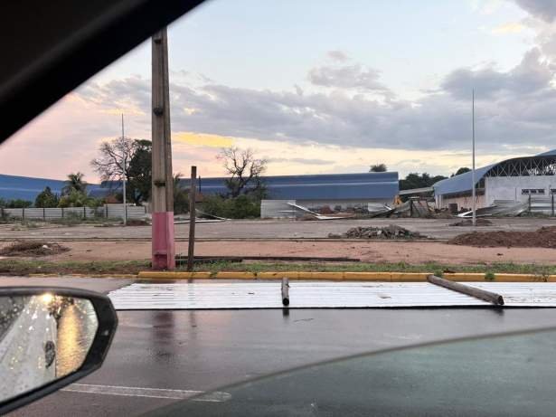 Forte temporal com ventos fortes surpreende moradores no fim da tarde em Três Lagoas (MS)