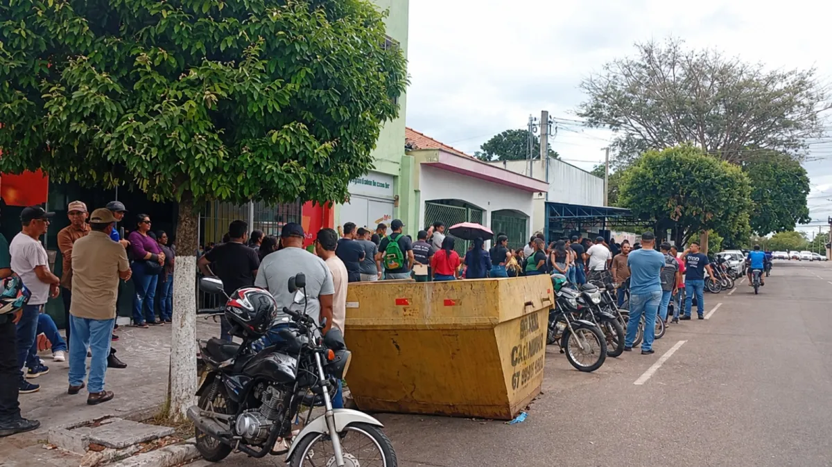 Fila de dois quarteirões e 350 senhas marcam seleção da Eldorado Brasil