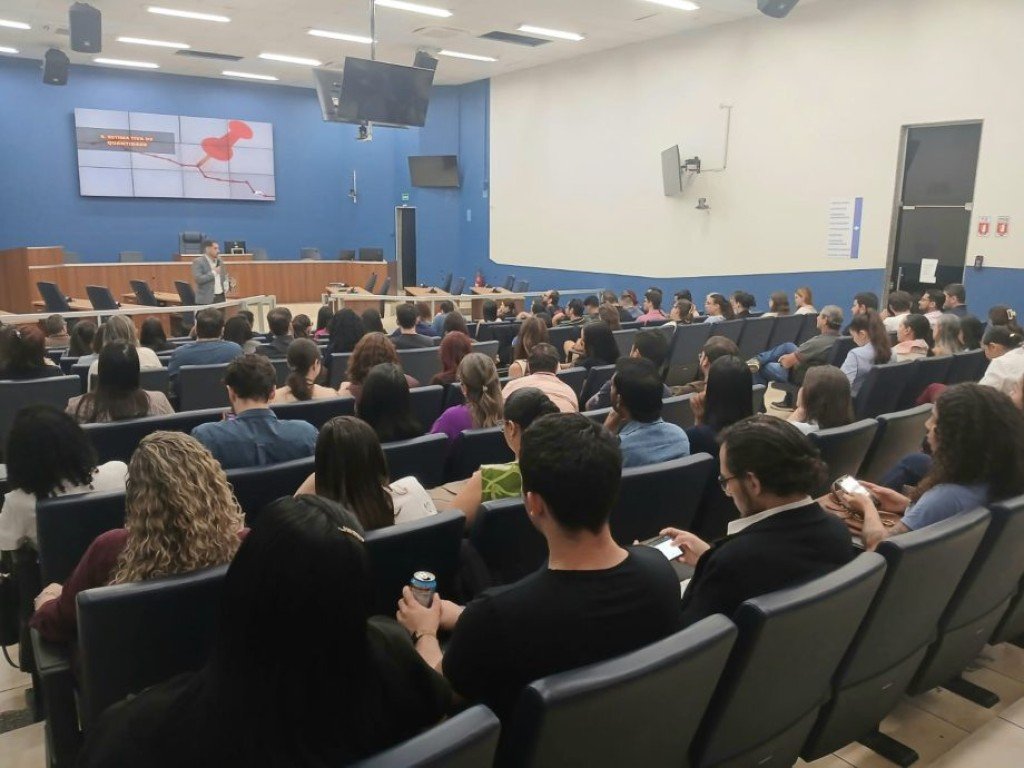José Eduardo Meira Lima treina servidores de Três Lagoas na Câmara