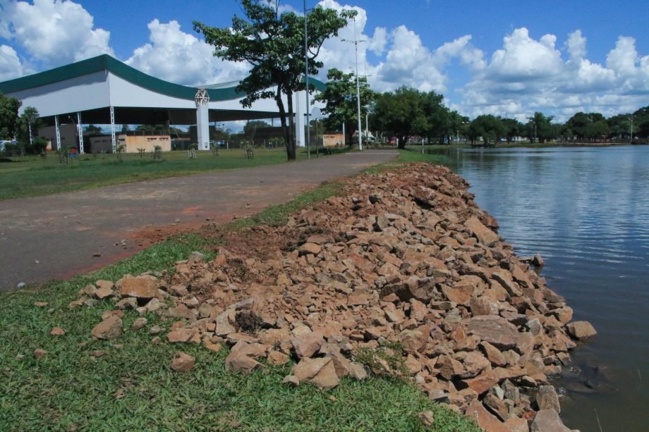 Prefeitura de Três Lagoas age para conter erosão na Lagoa Maior