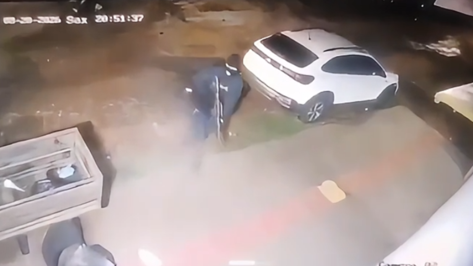 Vídeo: Bandidos executam homem à frente de residência em Campo Grande