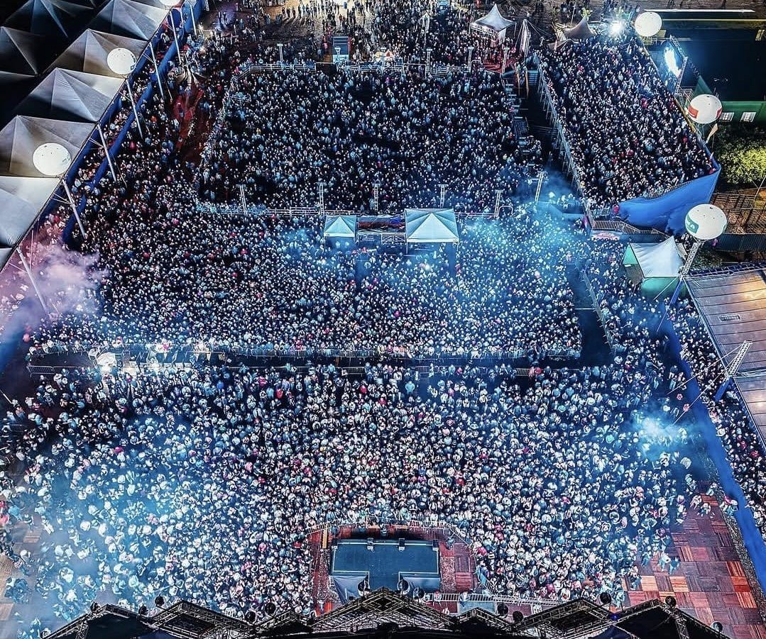 Expotrês triunfa sobre o clima adverso e converte lazer em oportunidades de negócios, atraindo uma média diária de 15 mil visitantes